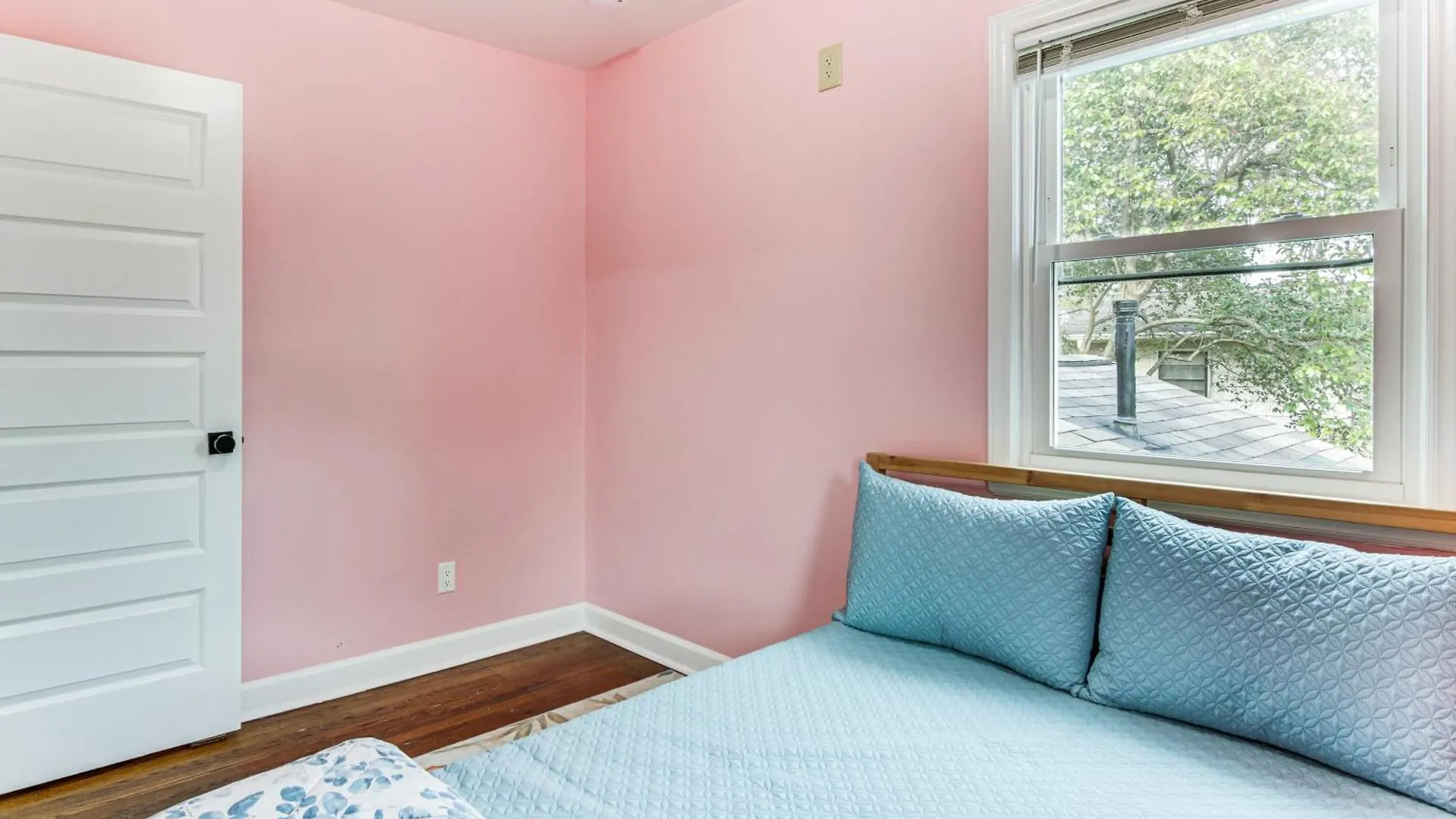度假居 6 Mi To Spectrum Center Spacious Getaway With Deck 夏洛特