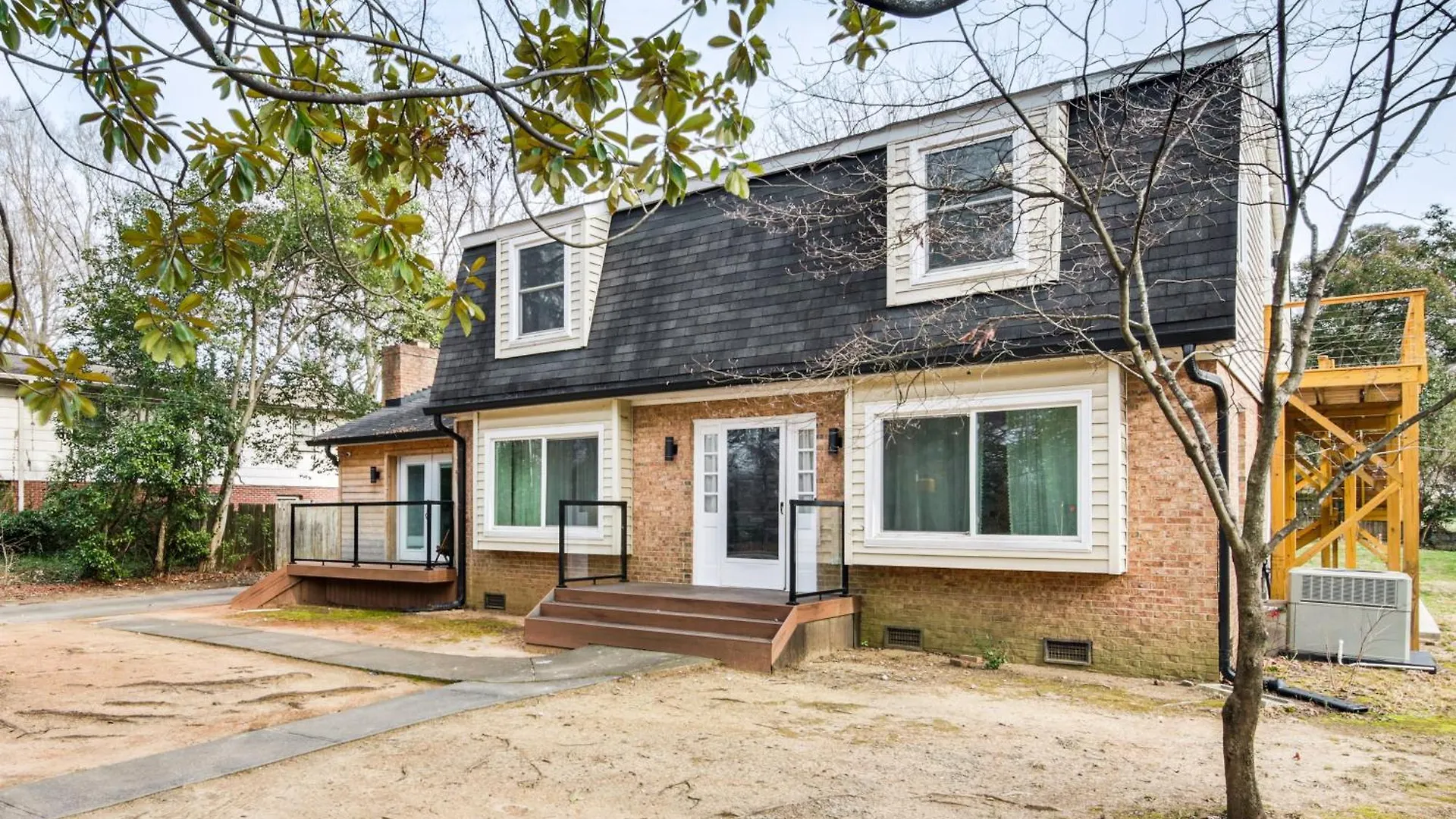 6 Mi To Spectrum Center Spacious Getaway With Deck 夏洛特 度假居