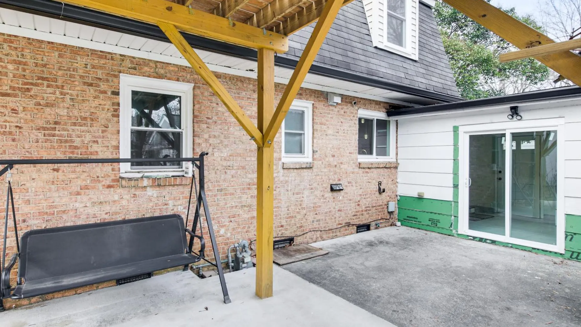 6 Mi To Spectrum Center Spacious Getaway With Deck 夏洛特 0*,