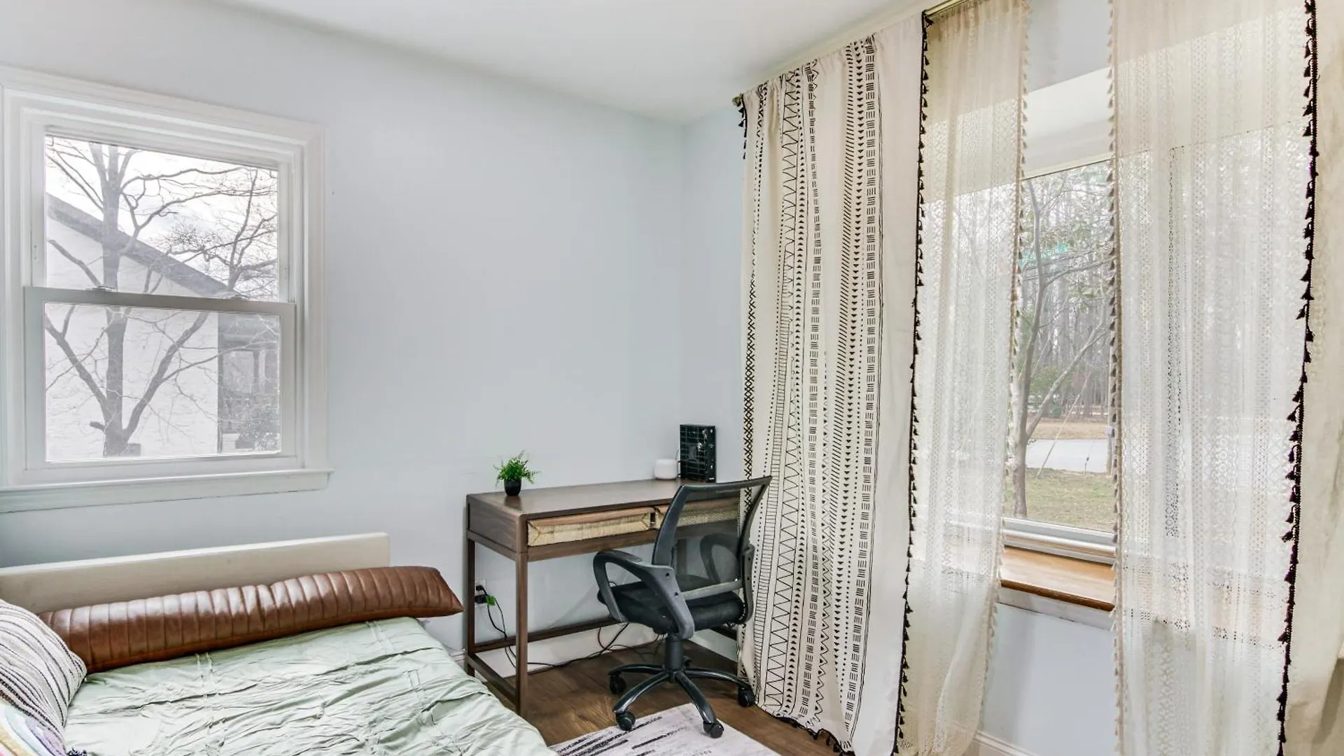 6 Mi To Spectrum Center Spacious Getaway With Deck 夏洛特 0*,  美国