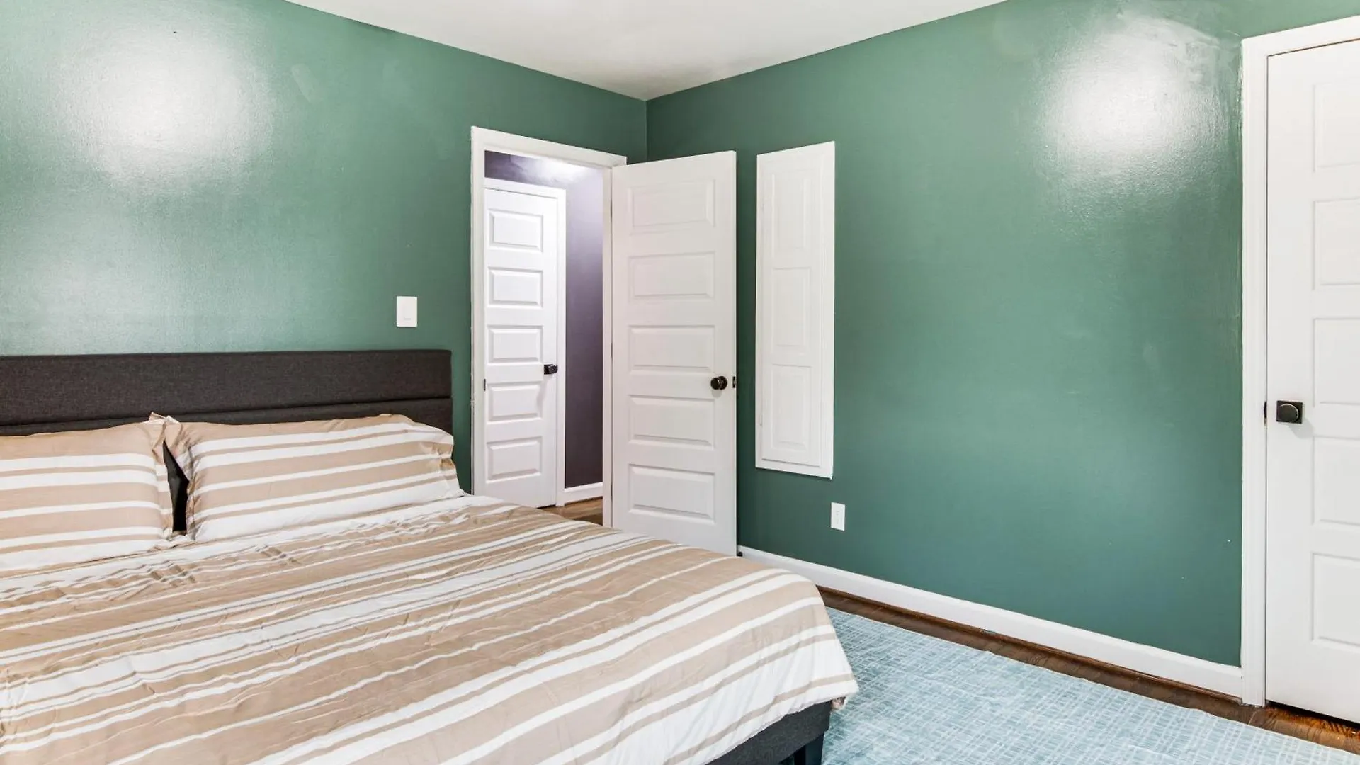 度假居 6 Mi To Spectrum Center Spacious Getaway With Deck 夏洛特