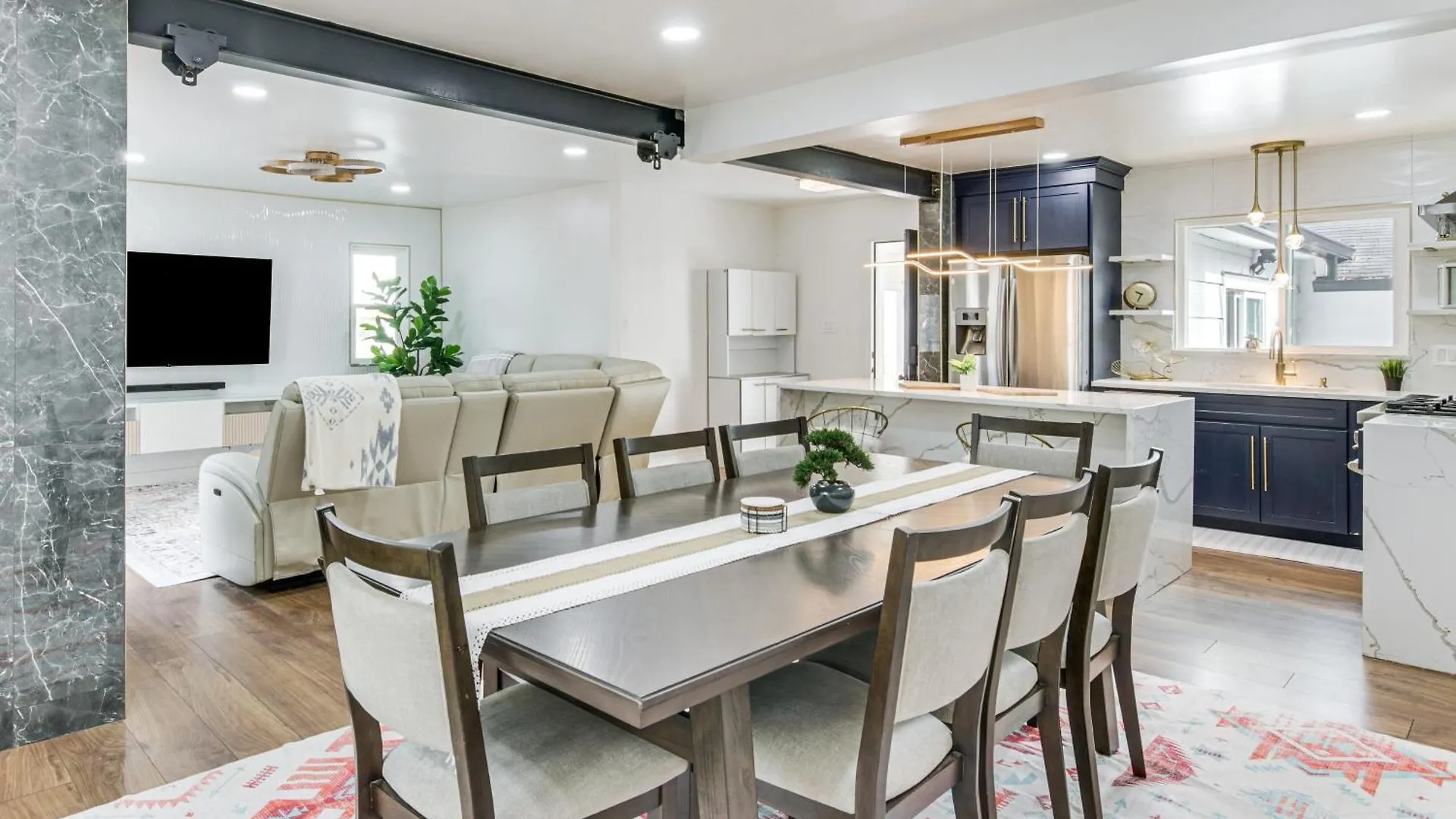 6 Mi To Spectrum Center Spacious Getaway With Deck 夏洛特 度假居
