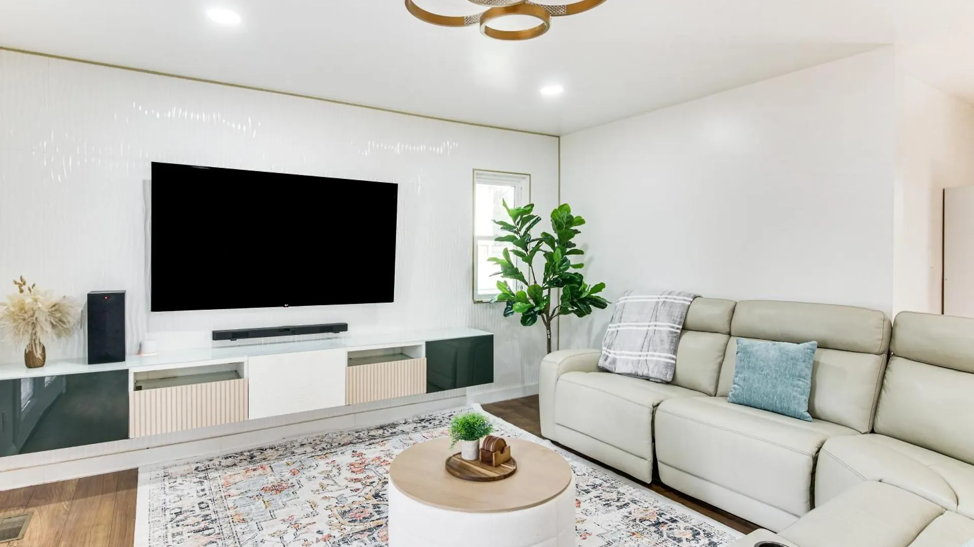 6 Mi To Spectrum Center Spacious Getaway With Deck 夏洛特