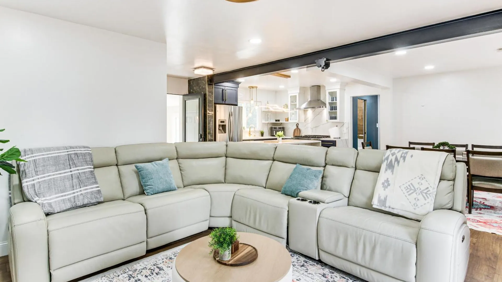 度假居 6 Mi To Spectrum Center Spacious Getaway With Deck 夏洛特 美国