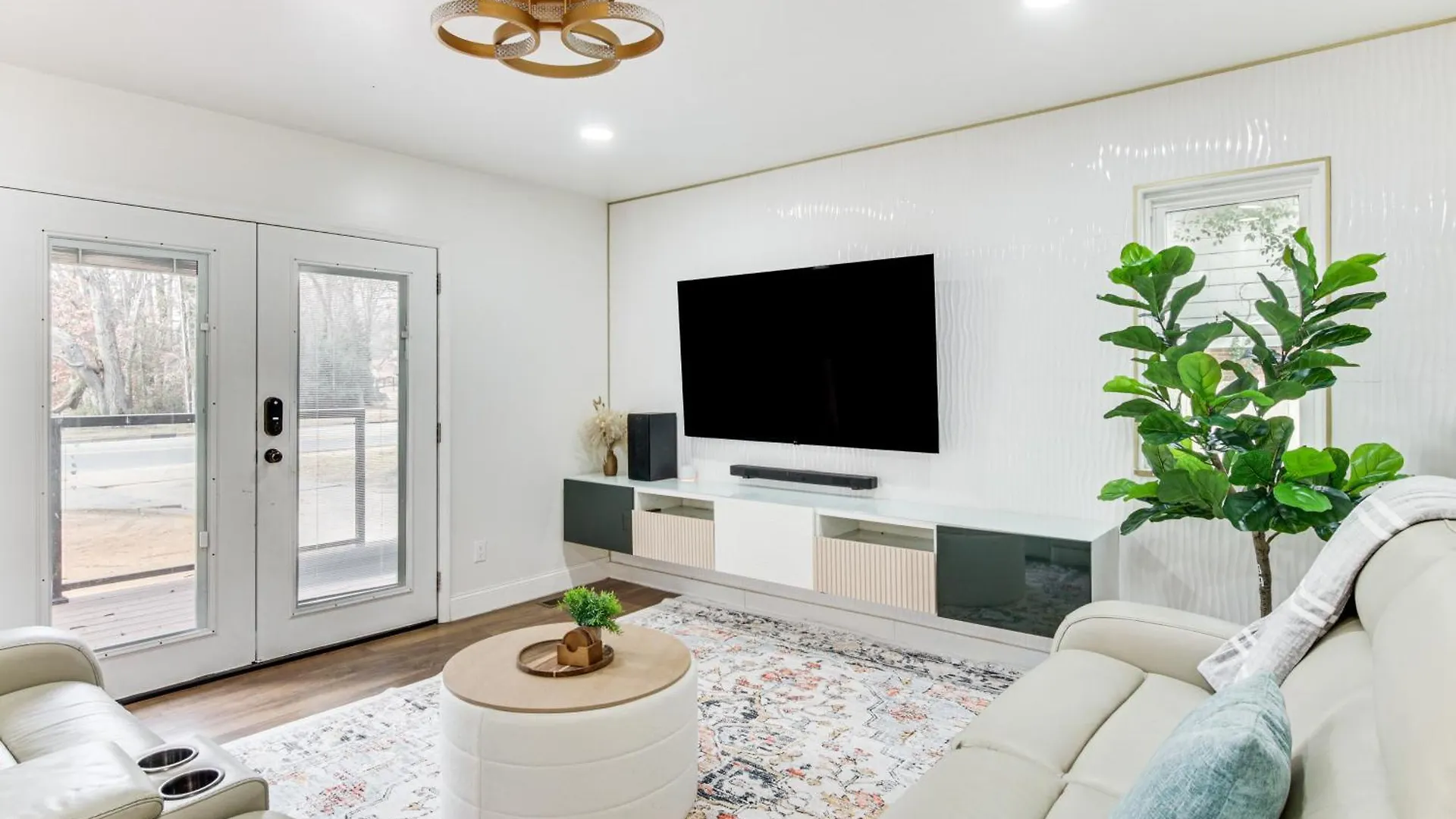 6 Mi To Spectrum Center Spacious Getaway With Deck 夏洛特